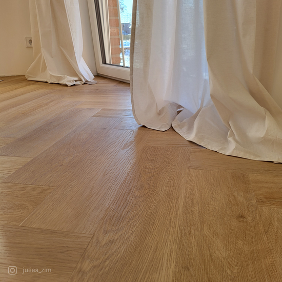 Modernes Fischgrät-Design in Beige 