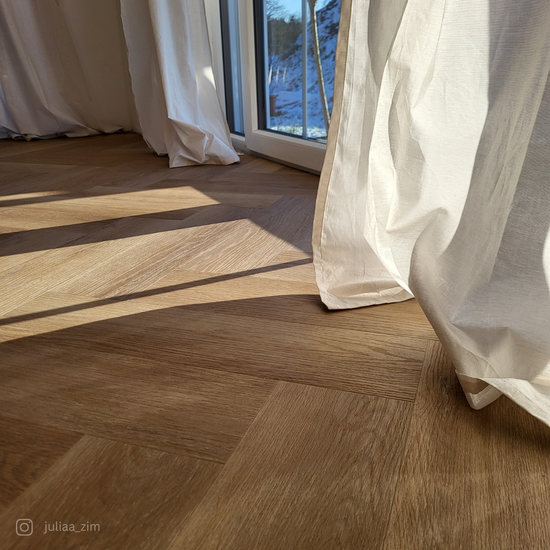 Modernes Fischgrät-Design in Beige 