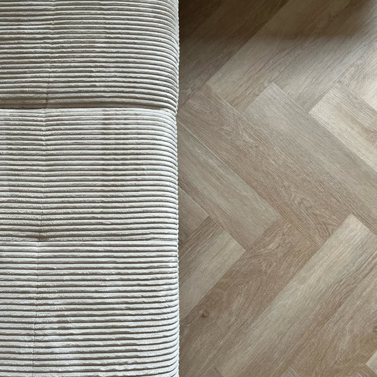 Modernes Fischgrät-Design in Beige 