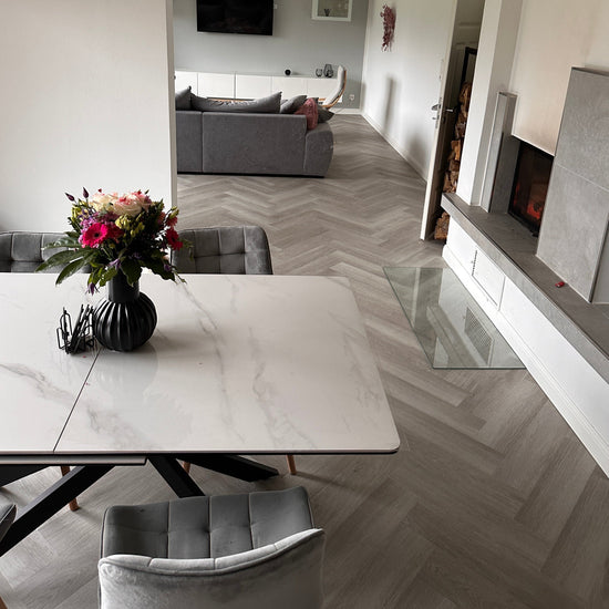 Fischgrät Design in Grau  Esszimmer