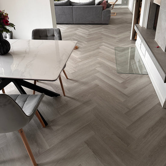 Fischgrät Design in Grau  Esszimmer