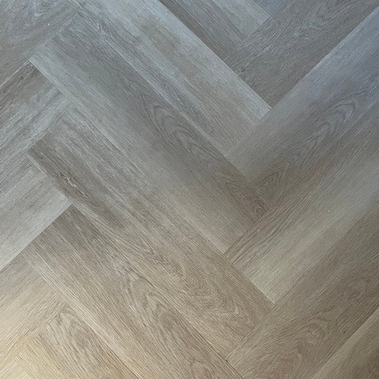 Boden Eiche Oleander im Fischgräten Design 