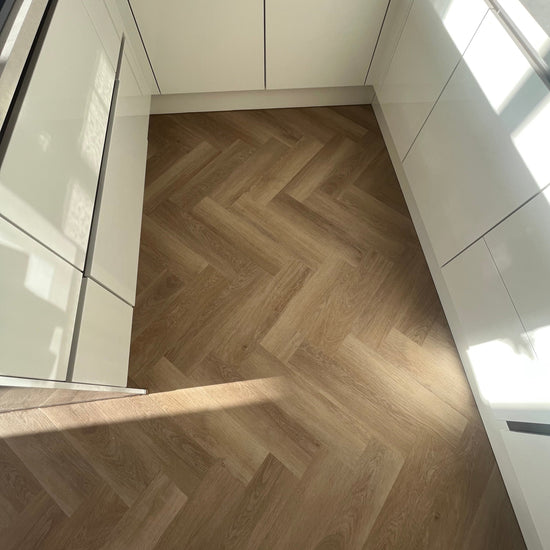 Boden Eiche Oleander im Fischgräten Design 