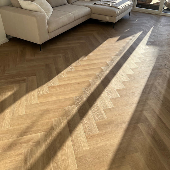 Boden Eiche Oleander im Fischgräten Design 